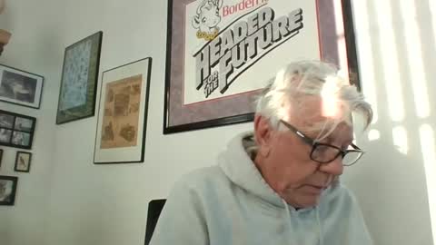 Snapshot of bestshot1951 chatting on December 31, 12:57 pm bestshot1951 online show from December 31, 12:57 pm