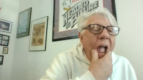 Snapshot of bestshot1951 chatting on January 5, 6:24 pm bestshot1951 online show from January 5, 6:24 pm