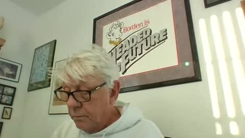 Snapshot of bestshot1951 chatting on January 7, 1:14 pm bestshot1951 online show from January 7, 1:14 pm