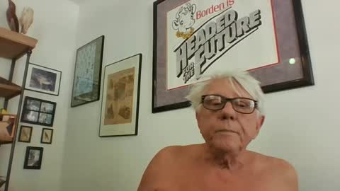 Snapshot of bestshot1951 chatting on January 13, 5:23 pm bestshot1951 online show from January 13, 5:23 pm