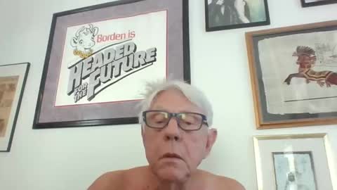 Snapshot of bestshot1951 chatting on October 22, 2:17 pm bestshot1951 online show from October 22, 2:17 pm