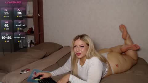 Snapshot of bethflatcher chatting on September 15, 10:37 am bethflatcher online show from September 15, 10:37 am