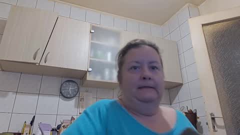 Snapshot of bethnorth chatting on October 5, 2:10 am bethnorth online show from October 5, 2:10 am