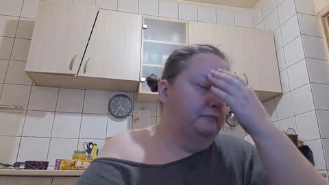 Snapshot of bethnorth chatting on December 18, 2:28 am bethnorth online show from December 18, 2:28 am