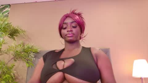 Snapshot of betsybennet chatting on November 27, 9:39 pm BETSY online show from November 27, 9:39 pm