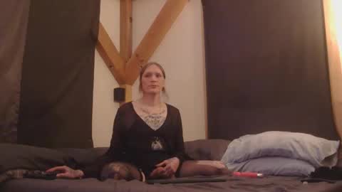 Betsy online show from February 11, 9:09 pm