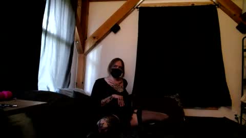 Betsy online show from June 12, 10:30 pm