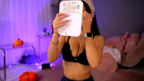 Snapshot of betsygonzale chatting on October 30, 5:09 am Betty online show from October 30, 5:09 am