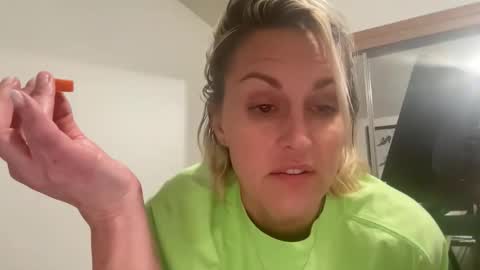 Snapshot of betterconvobesttime chatting on December 4, 4:00 am Best Time and Even better Convo online show from December 4, 4:00 am