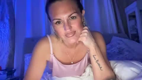 Snapshot of betterconvobesttime chatting on December 14, 5:13 am Best Time and Even better Convo online show from December 14, 5:13 am