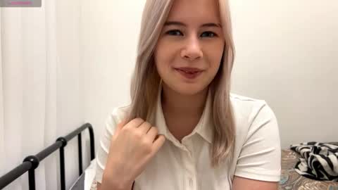 Snapshot of bettiepanella chatting on November 21, 12:48 pm BlondeReka ITS MY 1st DAY HERE online show from November 21, 12:48 pm