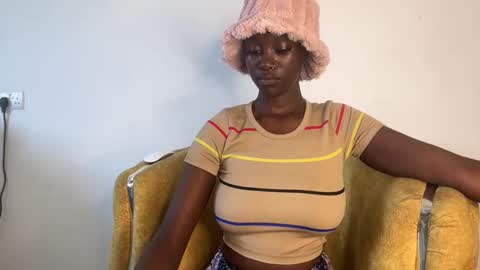 Snapshot of betty_fire_ chatting on November 10, 8:35 am Adah online show from November 10, 8:35 am