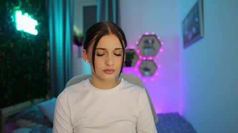 Snapshot of betty_greyy chatting on September 18, 6:21 pm Betty Grey online show from September 18, 6:21 pm
