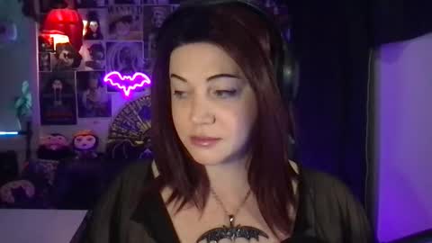 Snapshot of bettybats chatting on April 14, 3:01 am BettyBats online show from April 14, 3:01 am