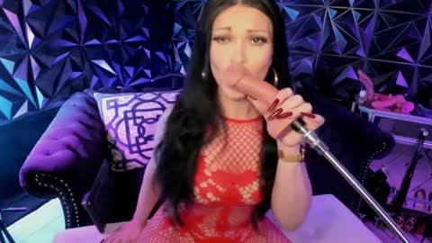 Snapshot of bettybishop chatting on September 28, 10:59 pm NatashaxoBangs online show from September 28, 10:59 pm