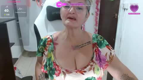 Snapshot of bety_cum3 chatting on November 2, 12:02 am bibiana online show from November 2, 12:02 am