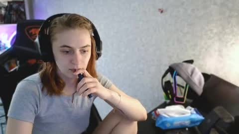 beverly_yay online show from April 23, 10:14 am