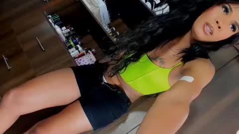 Snapshot of beverlycambell chatting on February 13, 2:23 am beverlycambell online show from February 13, 2:23 am