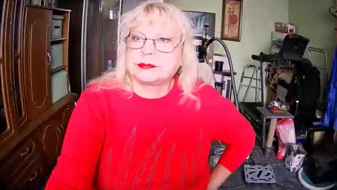 BeverlyCynia online show from September 30, 11:04 am