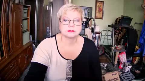 BeverlyQCynia online show from October 5, 10:13 am