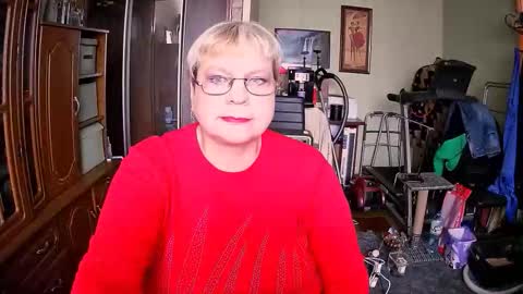 BeverlyQCynia online show from November 7, 11:10 am