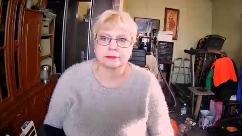 BeverlyQCynia online show from February 2, 12:04 pm