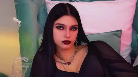 Snapshot of beverlyyork chatting on December 19, 7:26 am Beverly online show from December 19, 7:26 am