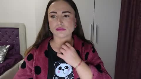   BeyonceDoll       Twitter DollBeyonce    online show from March 22, 8:12 pm