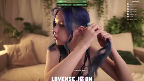 Eliz online show from December 20, 1:23 am