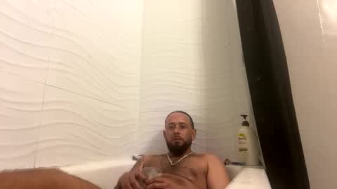 Snapshot of bgonzo_1118 chatting on December 18, 11:44 pm bgonzo_1118 online show from December 18, 11:44 pm