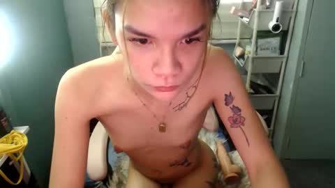 Snapshot of bheefuck52 chatting on May 22, 4:52 am bhee52 online show from May 22, 4:52 am