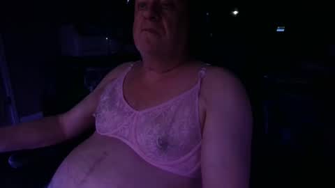 Snapshot of bi_chubby_sub61 chatting on April 19, 4:01 am Redmoon online show from April 19, 4:01 am