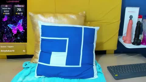 Snapshot of bianca_spear chatting on March 11, 12:54 am bianca_spear online show from March 11, 12:54 am