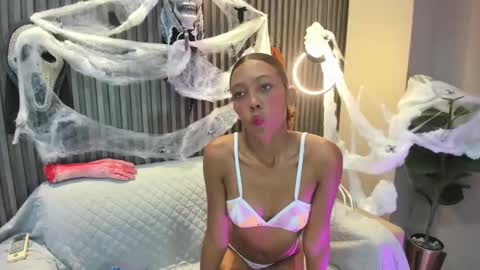 Snapshot of biancaa__18 chatting on October 28, 12:19 pm biancaa__18 online show from October 28, 12:19 pm