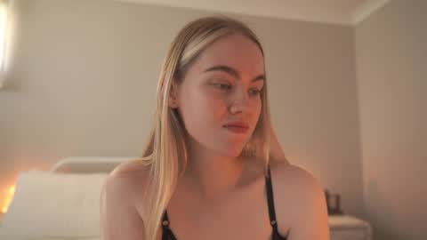 Snapshot of bibi_it_is chatting on April 4, 1:59 am Bibi online show from April 4, 1:59 am
