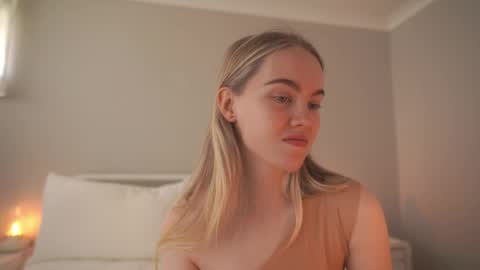 Snapshot of bibi_it_is chatting on April 5, 1:58 am Bibi online show from April 5, 1:58 am