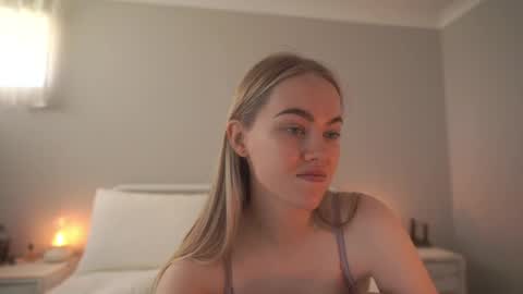 Snapshot of bibi_it_is chatting on April 11, 2:16 am Bibi online show from April 11, 2:16 am