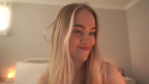 Snapshot of bibi_it_is chatting on April 18, 2:48 am Bibi online show from April 18, 2:48 am