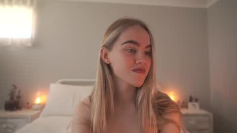 Snapshot of bibi_it_is chatting on June 19, 3:22 am Bibi online show from June 19, 3:22 am