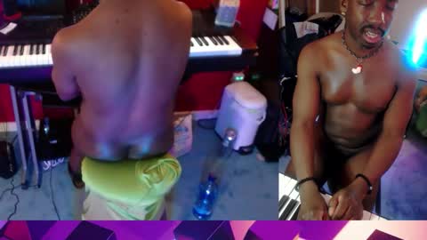 Snapshot of bicepsandfrot chatting on February 13, 7:37 am BicepsandFrot online show from February 13, 7:37 am