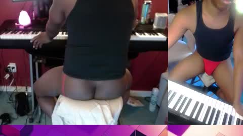 Snapshot of bicepsandfrot chatting on February 19, 2:07 am BicepsandFrot online show from February 19, 2:07 am