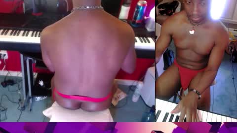 Snapshot of bicepsandfrot chatting on February 25, 6:45 am BicepsandFrot online show from February 25, 6:45 am