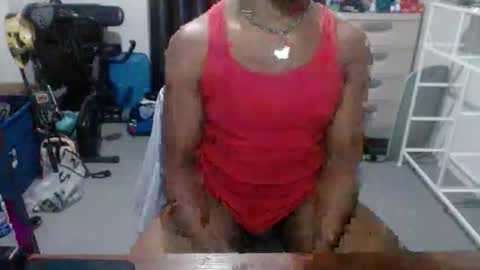 Snapshot of bicepsandfrot chatting on March 11, 8:42 am BicepsandFrot online show from March 11, 8:42 am