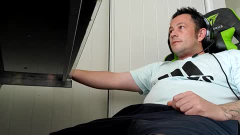 Snapshot of big_balls_big_load chatting on January 5, 9:57 pm big_balls_big_load online show from January 5, 9:57 pm