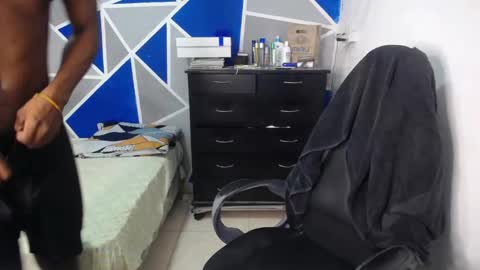 Snapshot of big_black11 chatting on October 20, 11:10 am big_black11 online show from October 20, 11:10 am