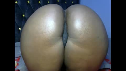 Snapshot of big_black_bootyy chatting on October 16, 1:01 pm bbw online show from October 16, 1:01 pm