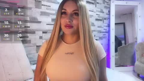 Snapshot of big_clit71 chatting on April 10, 10:14 pm angela online show from April 10, 10:14 pm