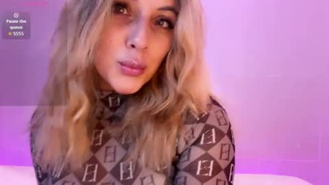 angela online show from June 28, 6:52 am