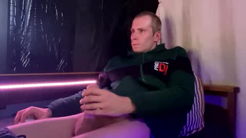 Snapshot of big_hairy_cock_is_horny chatting on November 21, 9:13 pm big_hairy_cock_is_horny online show from November 21, 9:13 pm