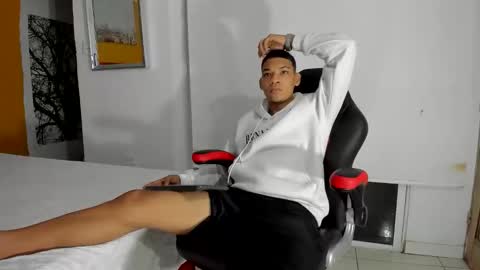 big_jhoonss_ online show from October 4, 2:42 am